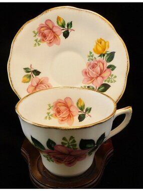 Rosina Pink Roses 5492 Bone China Teacup Saucer Set England Floral Gold Trim